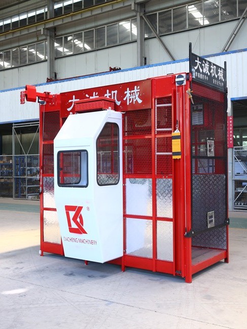 施工電梯安全運(yùn)行時(shí)的注意事項(xiàng)！